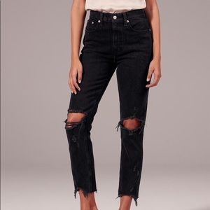 A&F HIGH RISE ANKLE MOM JEAN